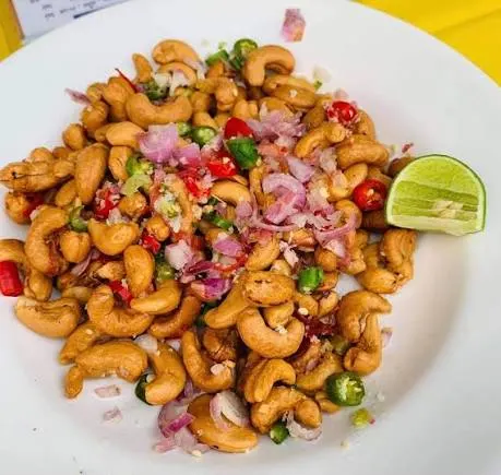 ยำเม็ดมะม่วงหิมพานต์