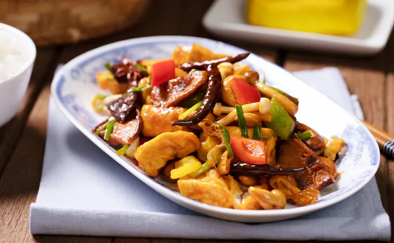 เห็ดผัดเม็ดมะม่วงหิมพานต์